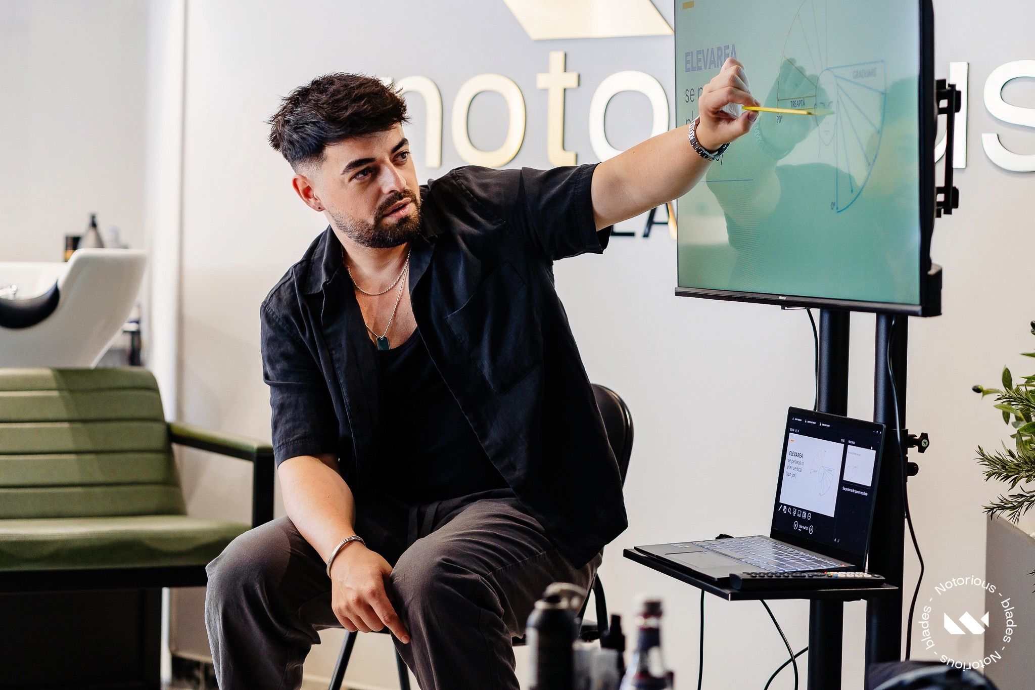 Curs de Frizerie pentru Începători