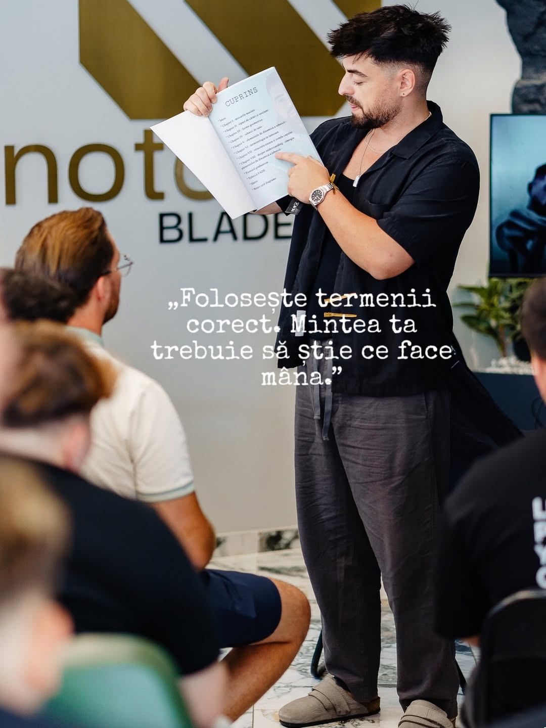 Cadru din Fhabric Academy în timpul unei demonstrații tehnice