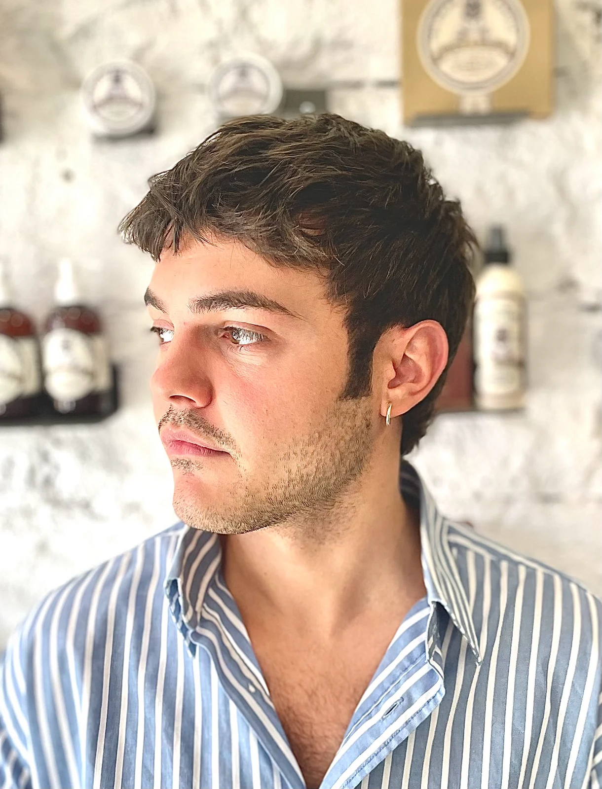 Lucrare Ștefan Jicarean — tunsoare scurtă texturată, profil cu styling natural